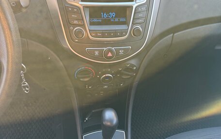 Hyundai Solaris II рестайлинг, 2016 год, 990 000 рублей, 13 фотография