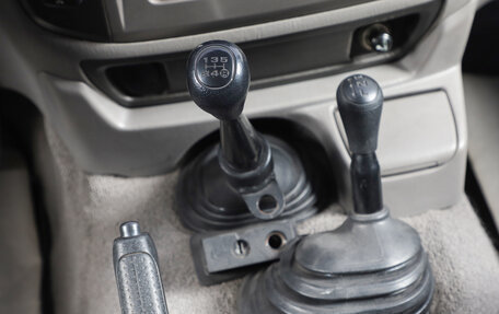 Toyota Land Cruiser 100 рестайлинг 2, 2005 год, 2 949 000 рублей, 13 фотография