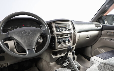 Toyota Land Cruiser 100 рестайлинг 2, 2005 год, 2 949 000 рублей, 9 фотография