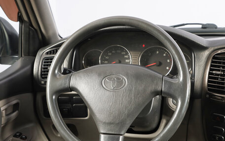 Toyota Land Cruiser 100 рестайлинг 2, 2005 год, 2 949 000 рублей, 10 фотография