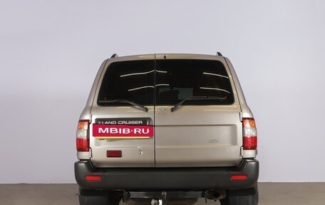 Toyota Land Cruiser 100 рестайлинг 2, 2005 год, 2 949 000 рублей, 5 фотография