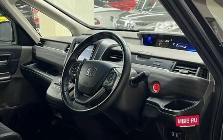 Honda Freed II, 2017 год, 1 567 000 рублей, 10 фотография