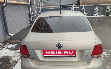 Volkswagen Polo VI (EU Market), 2012 год, 700 000 рублей, 2 фотография