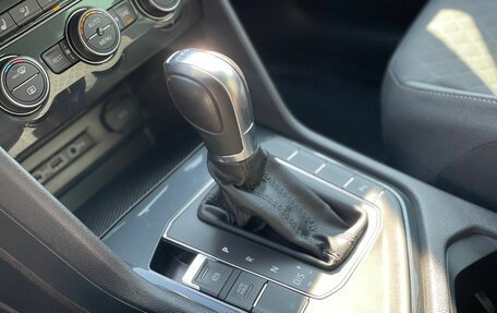 Volkswagen Tiguan II, 2019 год, 2 200 000 рублей, 13 фотография