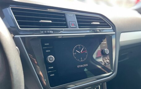 Volkswagen Tiguan II, 2019 год, 2 200 000 рублей, 16 фотография