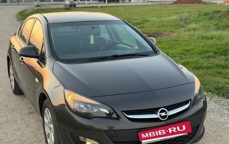 Opel Astra J, 2013 год, 870 000 рублей, 2 фотография