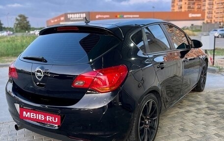 Opel Astra J, 2011 год, 660 000 рублей, 2 фотография