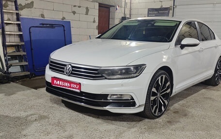 Volkswagen Passat B8 рестайлинг, 2015 год, 1 650 000 рублей, 1 фотография