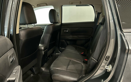 Mitsubishi Outlander III рестайлинг 3, 2016 год, 1 999 000 рублей, 13 фотография