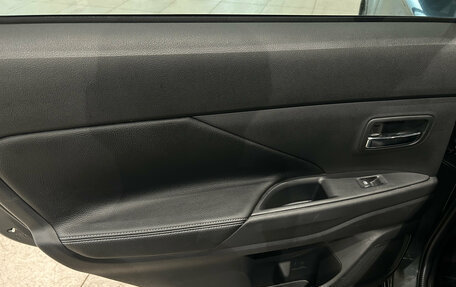 Mitsubishi Outlander III рестайлинг 3, 2016 год, 1 999 000 рублей, 14 фотография