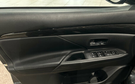 Mitsubishi Outlander III рестайлинг 3, 2016 год, 1 999 000 рублей, 16 фотография