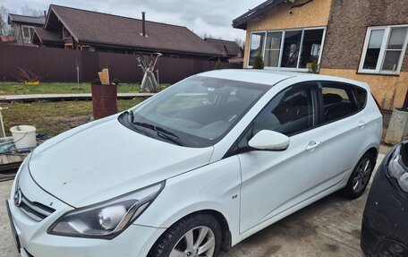 Hyundai Solaris II рестайлинг, 2015 год, 930 000 рублей, 2 фотография