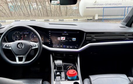 Volkswagen Touareg III, 2018 год, 4 290 000 рублей, 6 фотография