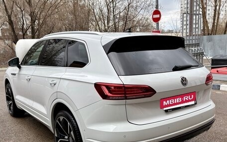 Volkswagen Touareg III, 2018 год, 4 290 000 рублей, 5 фотография