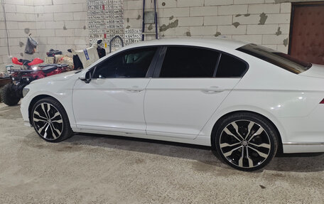 Volkswagen Passat B8 рестайлинг, 2015 год, 1 650 000 рублей, 5 фотография