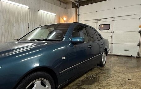 Mercedes-Benz E-Класс, 1995 год, 270 000 рублей, 5 фотография