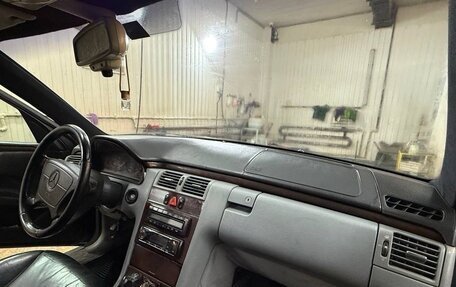 Mercedes-Benz E-Класс, 1995 год, 270 000 рублей, 19 фотография