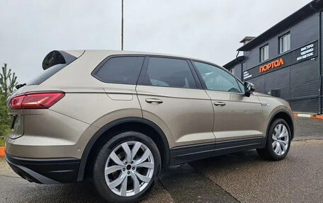 Volkswagen Touareg III, 2018 год, 4 500 000 рублей, 2 фотография
