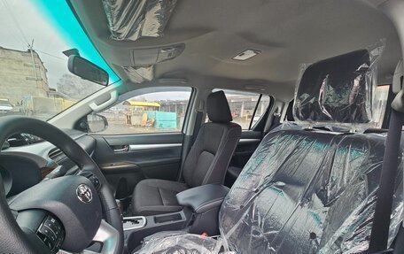 Toyota Hilux VIII, 2024 год, 7 500 000 рублей, 12 фотография