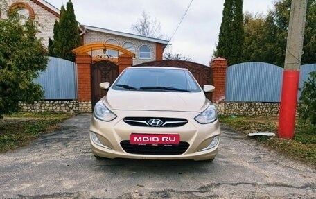 Hyundai Solaris II рестайлинг, 2011 год, 709 999 рублей, 1 фотография