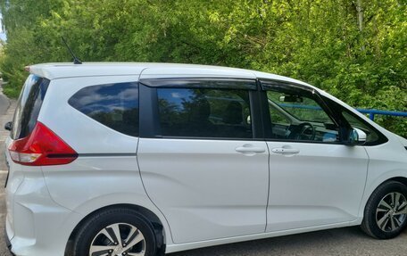 Honda Freed II, 2022 год, 2 370 000 рублей, 8 фотография