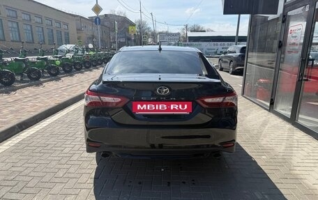 Toyota Camry, 2021 год, 3 390 000 рублей, 4 фотография