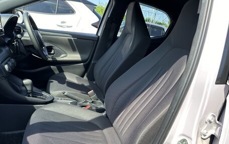 Toyota Yaris, 2020 год, 1 390 000 рублей, 9 фотография