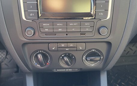 Volkswagen Jetta VI, 2014 год, 1 250 000 рублей, 24 фотография
