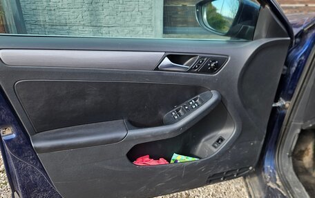 Volkswagen Jetta VI, 2011 год, 750 000 рублей, 6 фотография