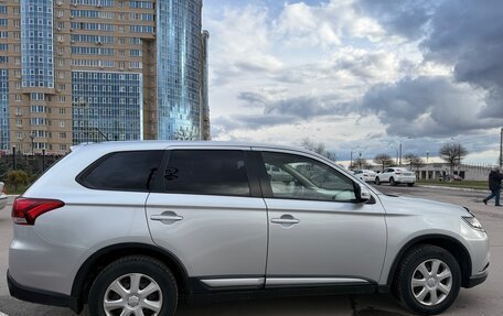 Mitsubishi Outlander III рестайлинг 3, 2016 год, 1 320 000 рублей, 3 фотография