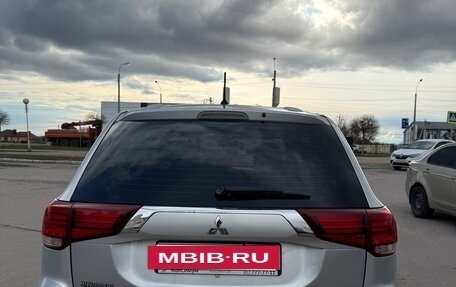 Mitsubishi Outlander III рестайлинг 3, 2016 год, 1 320 000 рублей, 5 фотография