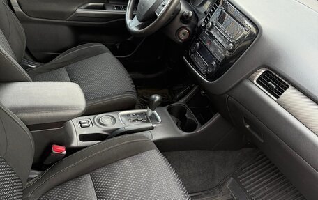 Mitsubishi Outlander III рестайлинг 3, 2016 год, 1 320 000 рублей, 10 фотография