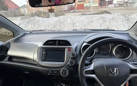 Honda Fit III, 2010 год, 700 000 рублей, 15 фотография
