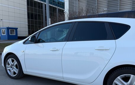 Opel Astra J, 2011 год, 700 000 рублей, 1 фотография