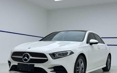 Mercedes-Benz A-Класс, 2023 год, 2 100 000 рублей, 2 фотография