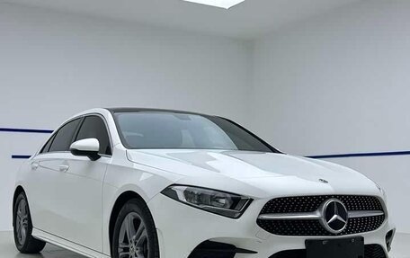 Mercedes-Benz A-Класс, 2023 год, 2 100 000 рублей, 3 фотография