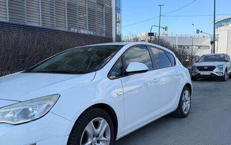Opel Astra J, 2011 год, 700 000 рублей, 2 фотография