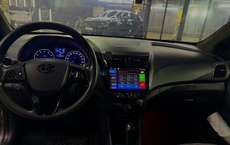 Hyundai Solaris II рестайлинг, 2014 год, 800 000 рублей, 13 фотография