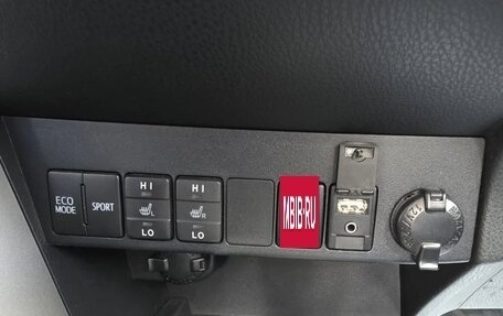 Toyota RAV4, 2017 год, 1 890 000 рублей, 6 фотография