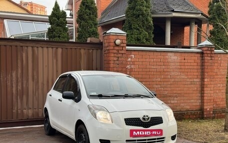 Toyota Yaris III рестайлинг, 2008 год, 430 000 рублей, 3 фотография