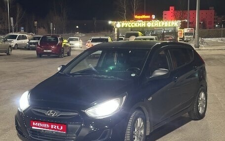 Hyundai Solaris II рестайлинг, 2011 год, 680 000 рублей, 1 фотография