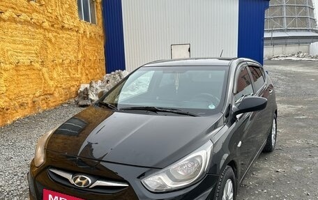 Hyundai Solaris II рестайлинг, 2011 год, 680 000 рублей, 2 фотография