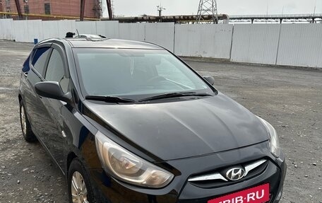 Hyundai Solaris II рестайлинг, 2011 год, 680 000 рублей, 4 фотография