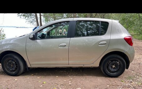 Renault Sandero II рестайлинг, 2015 год, 600 000 рублей, 3 фотография