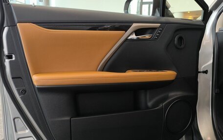 Lexus RX IV рестайлинг, 2021 год, 5 800 000 рублей, 10 фотография