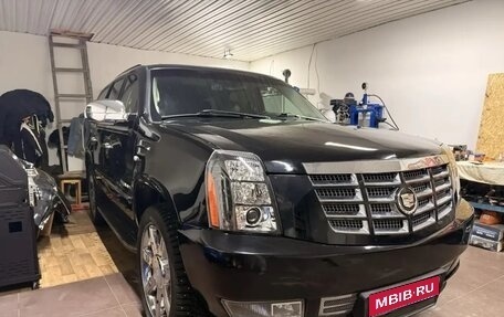 Cadillac Escalade III, 2010 год, 1 900 000 рублей, 1 фотография