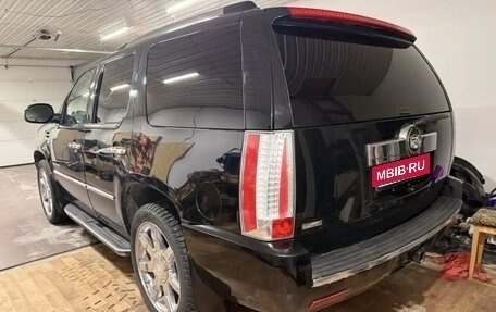 Cadillac Escalade III, 2010 год, 1 900 000 рублей, 2 фотография