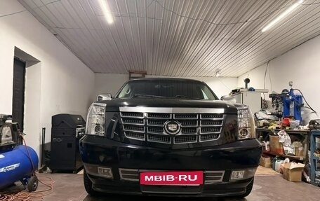 Cadillac Escalade III, 2010 год, 1 900 000 рублей, 3 фотография