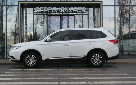 Mitsubishi Outlander III рестайлинг 3, 2018 год, 1 990 000 рублей, 2 фотография