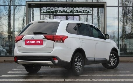 Mitsubishi Outlander III рестайлинг 3, 2018 год, 1 990 000 рублей, 4 фотография